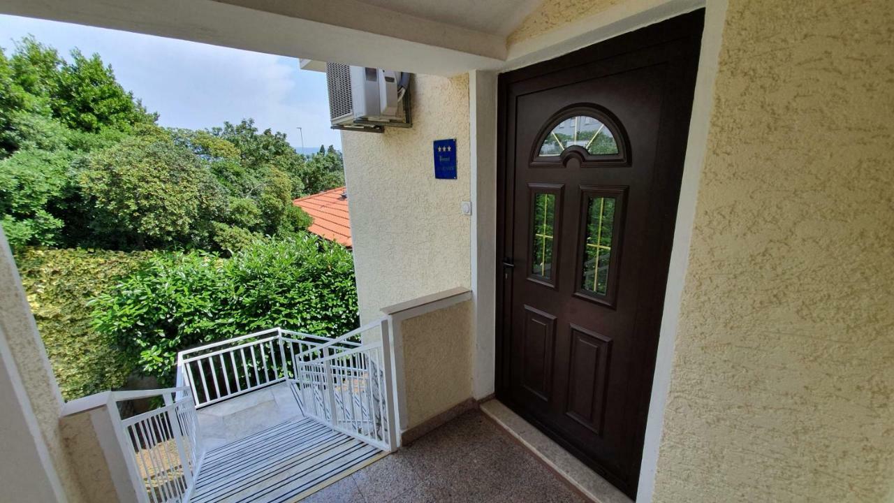 Apartment Bella Mare Novi Vinodolski Exterior photo